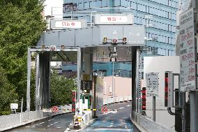 Entrance to Shiba Park, where large-scale traffic restrictions were implemented